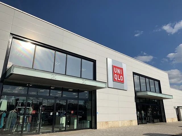 ユニクロ宇部店まで700m