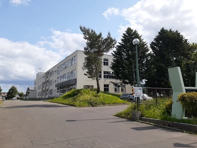 旭川市立神居東小学校まで900m