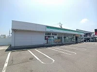 ファミリーマート中央通り店さんまで700m