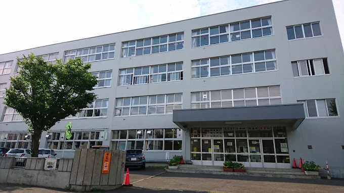 札幌市立元町北小学校まで700m