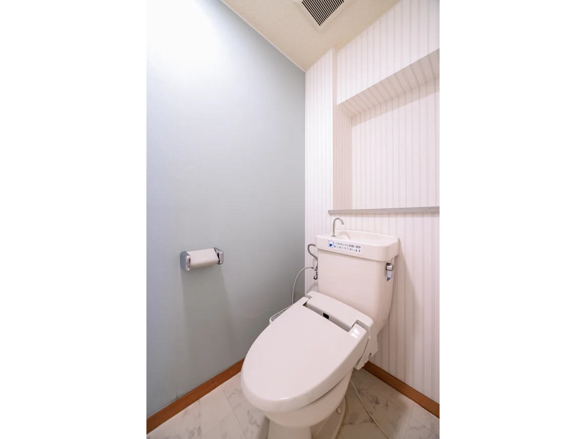 温水洗浄便座付き| 清潔で快適なトイレ