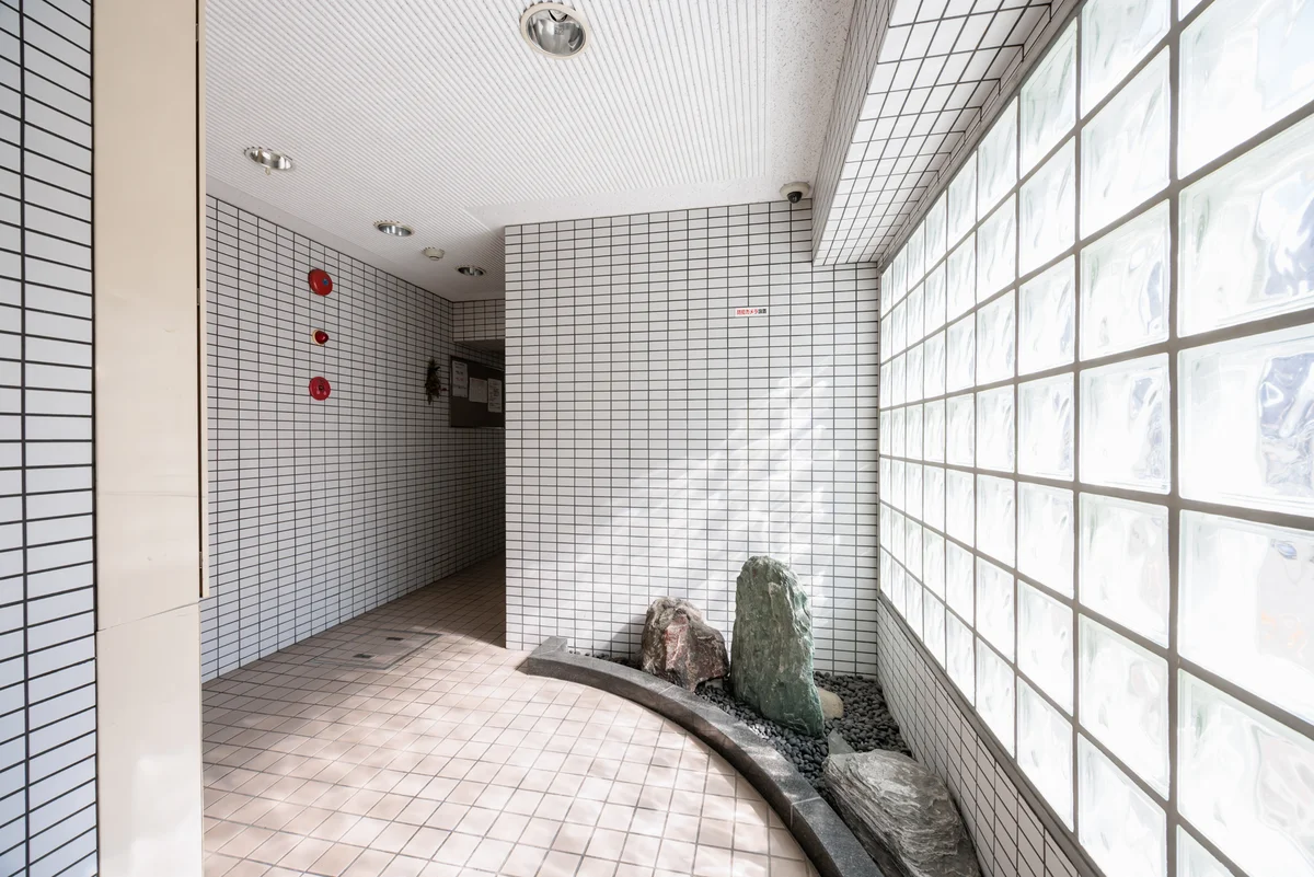 清潔感のあるエントランス| 安心して利用可能