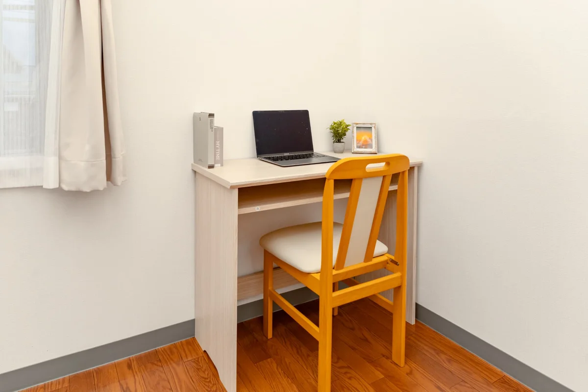 pcデスクあります。