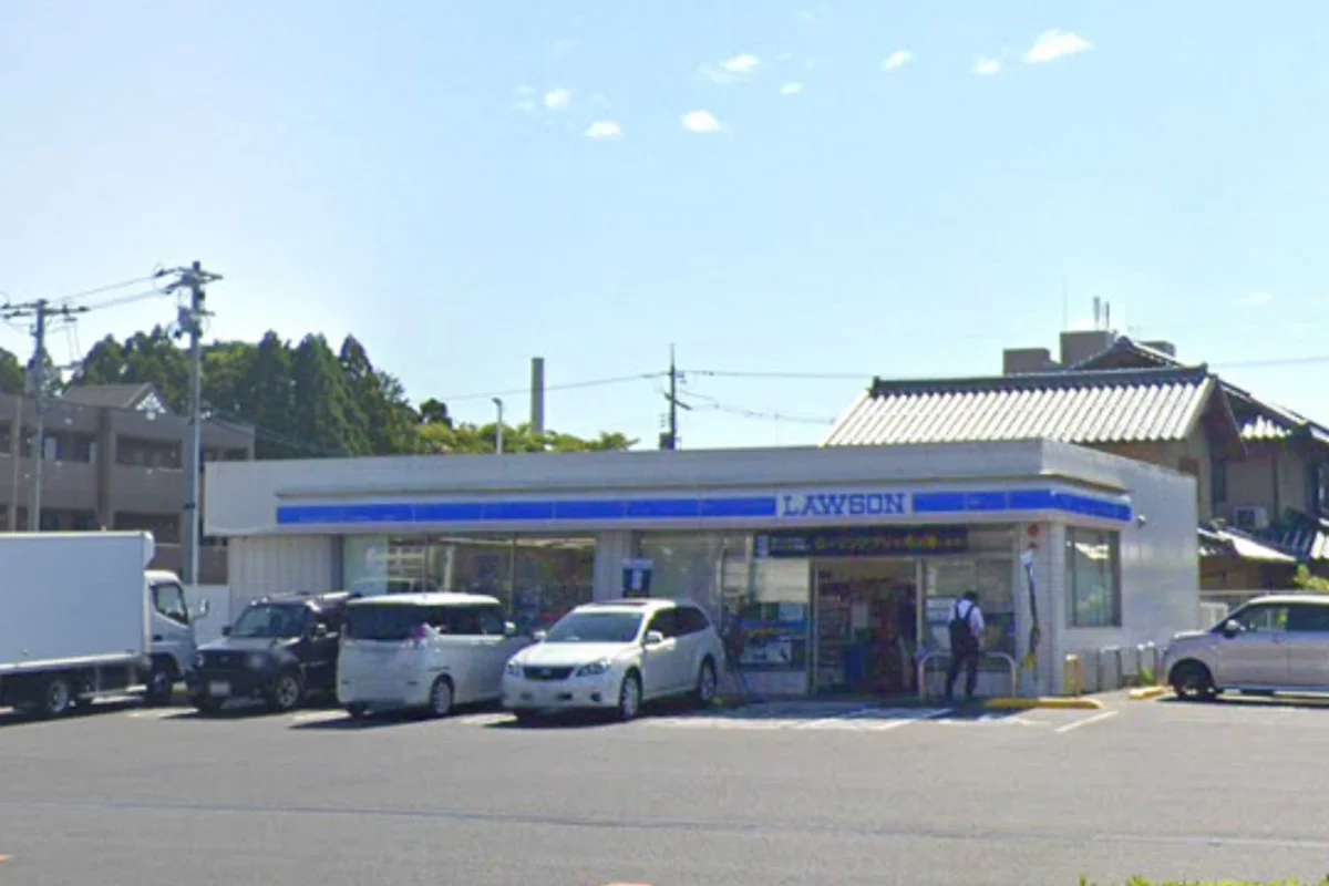 ローソン 出雲塩冶神前店まで徒歩11分、990m。