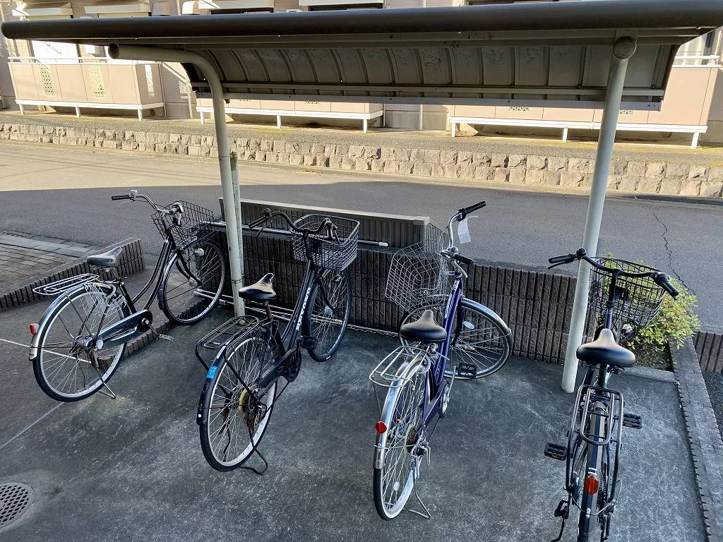 駐輪場完備。