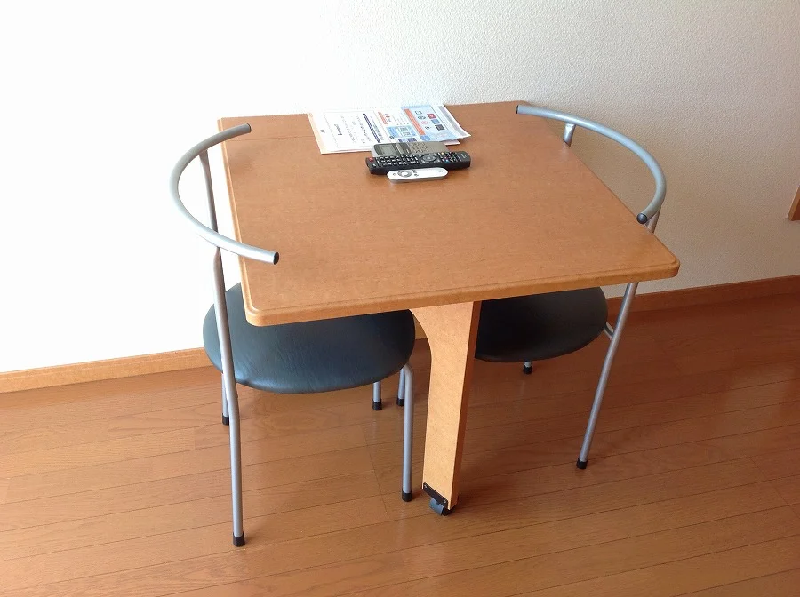 机はたたむことはできますが移動はできません