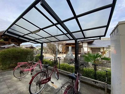 屋根付き駐輪場（無料）