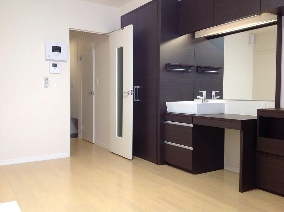 お部屋によって壁の色が違う場合がございます。