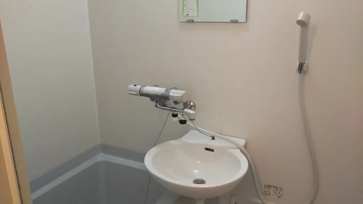 混合水栓のため温度調節が簡単です。