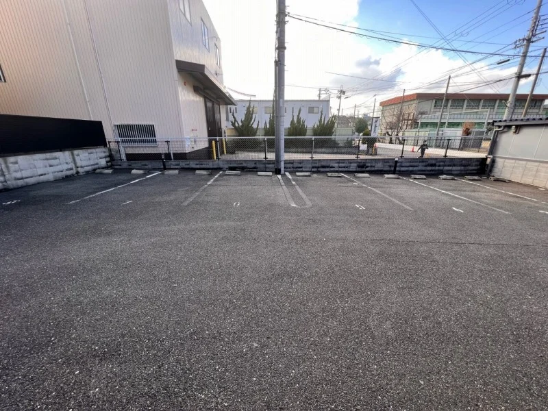 駐車場は別料金となります。