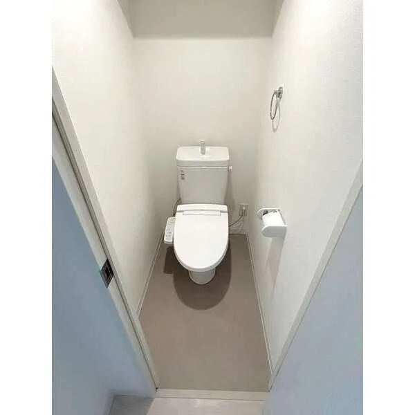 家具家電設置前の室内写真となります。