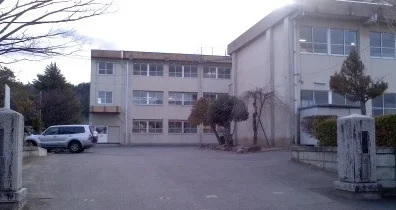 渡利中学校まで1100m