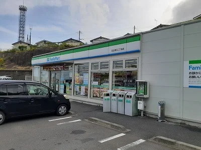 ファミリーマート滑川二丁目店まで550m