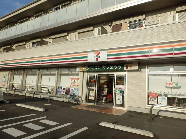 セブンイレブン吉川さくら通り店まで120m