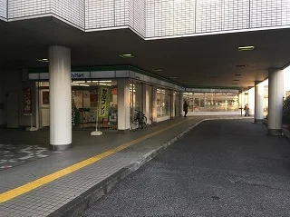 ファミリーマートまで90m