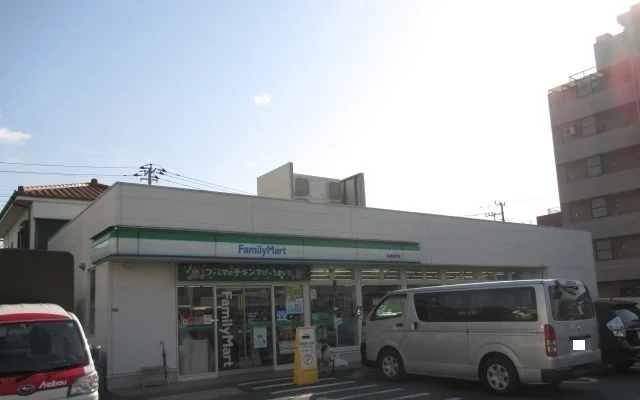 ファミリーマートまで200m