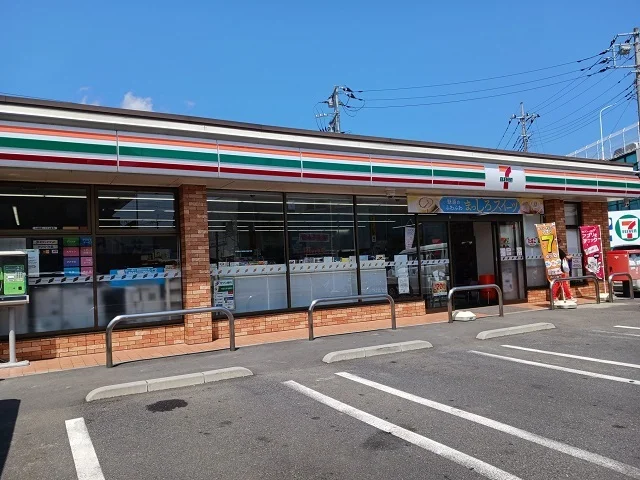 セブンイレブンまで550m