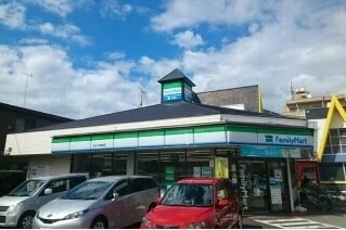 ファミリーマートまで470m
