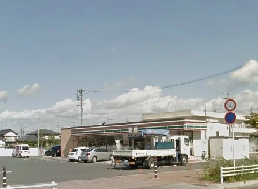 セブンイレブンまで700m