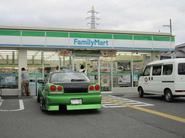 ファミリーマート近江八幡中村町まで195m