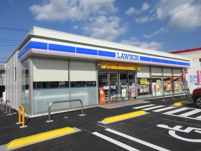 ローソン伊勢御薗店まで270m