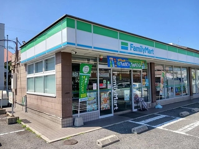 ファミリーマート様まで500m