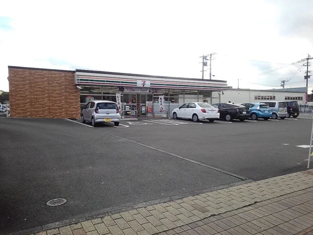 セブンイレブンまで750m