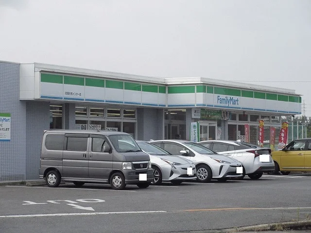 ファミリーマートまで850m