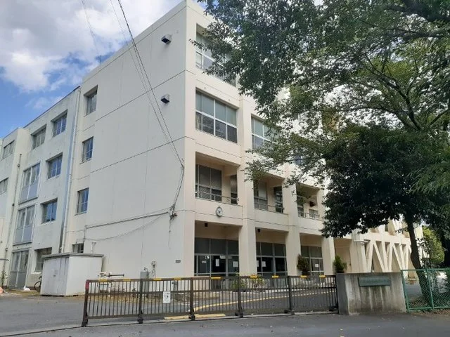 南志津小学校まで1090m