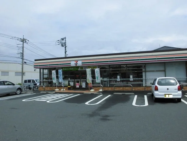 セブンイレブンまで550m