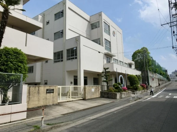 本郷小学校まで550m