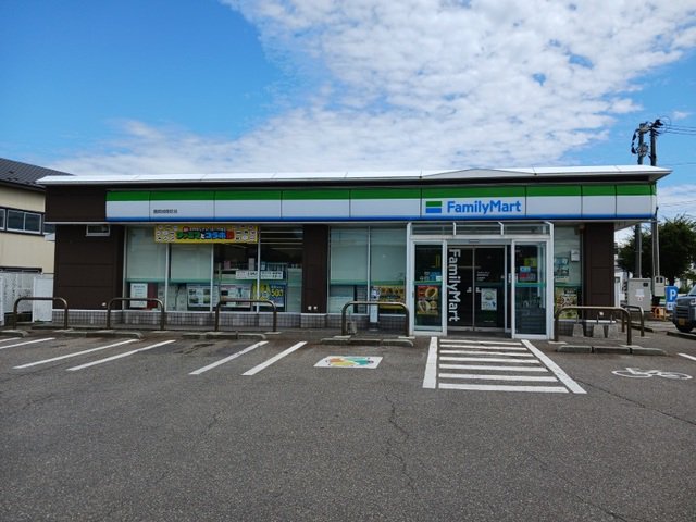 ファミリーマート鶴岡城南店まで573m
