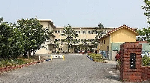 加茂小学校まで700m