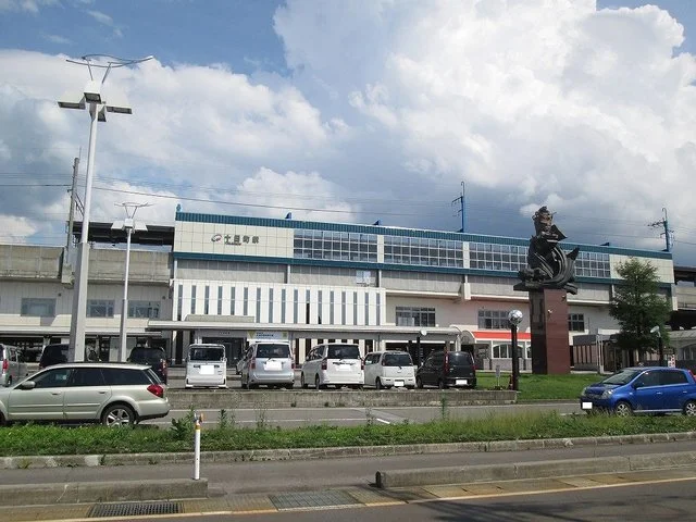 十日町駅まで2500m