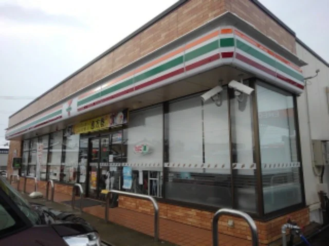 セブンイレブン三条下坂井店まで600m