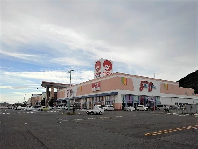 マルナカスーパーセンター宇多津まで1600m