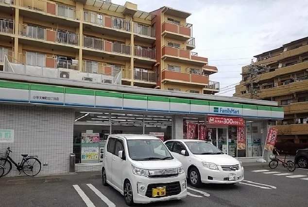 ファミリーマートまで60m