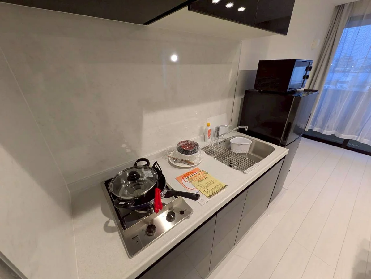 別号室の同型タイプの室内写真となります。家具の色、配置、デザインは若干ことなります。