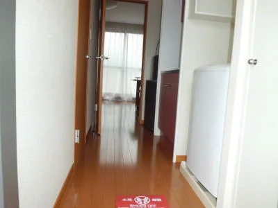 通路の奥が居室です。