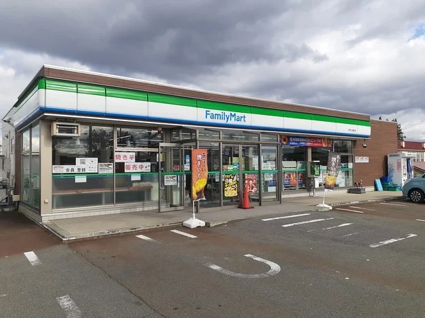 ファミリーマートまで400m