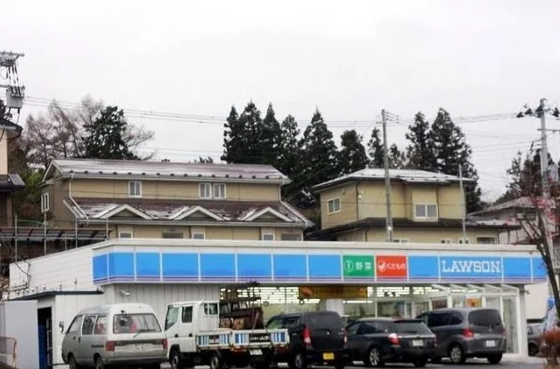 ローソン五戸町まで1100m