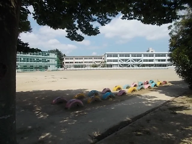 水戸市立吉田小学校まで1300m