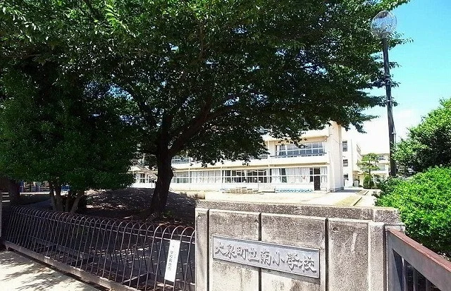 大泉町立南小学校まで2400m