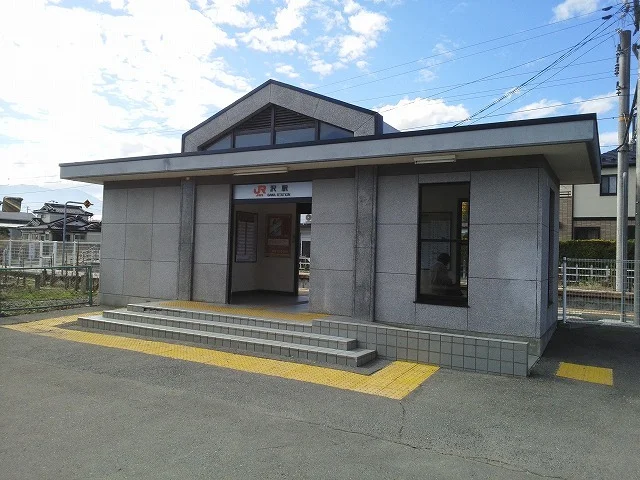 沢駅まで2430m