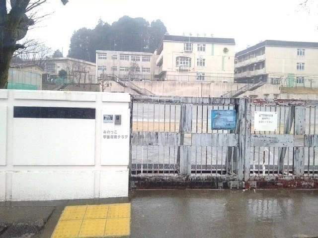 三輪小学校まで700m