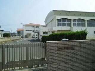 赤羽根小学校まで230m