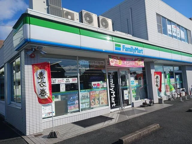 ファミリーマートまで600m