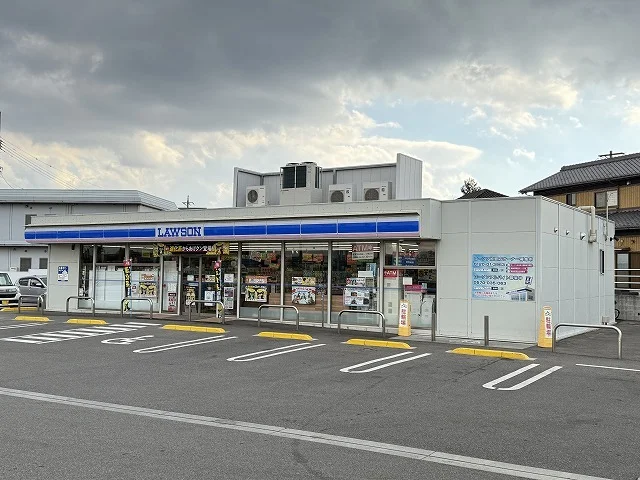 ローソン碧南山下町店まで150m