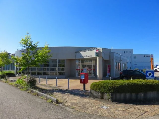 津沢郵便局まで270m