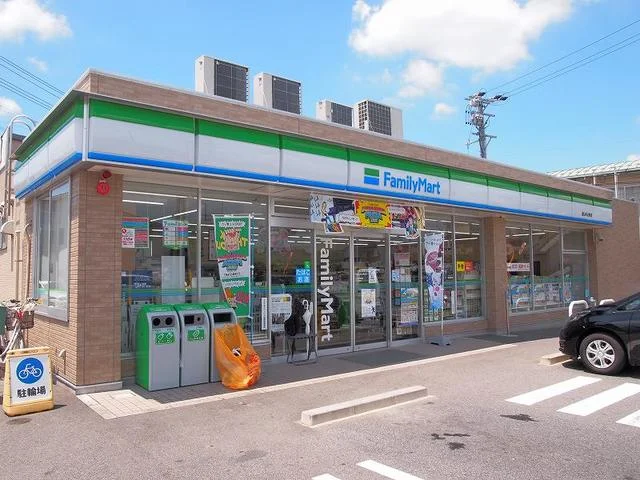 ファミリーマート　中之町店まで300m
